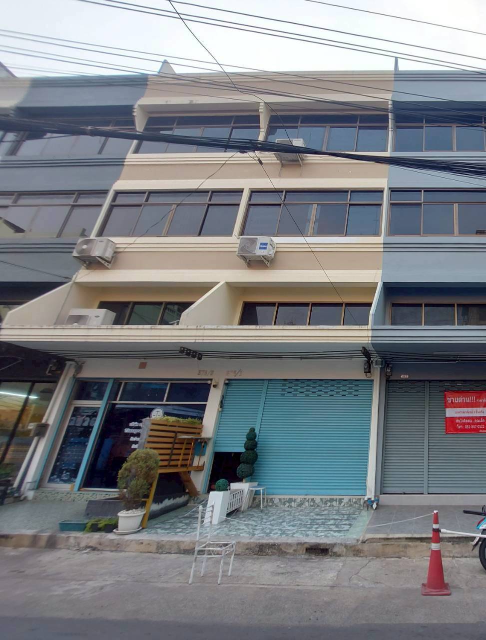 ขายอาคารพาณิชย์ 3 ชั้นครึ่ง 2คูหา ซอยลาดพร้าว132 (วัดกลาง)  