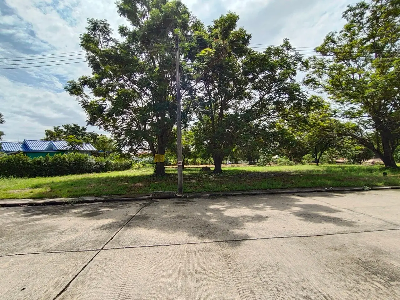 黄金地段待售土地 在泻湖村 3